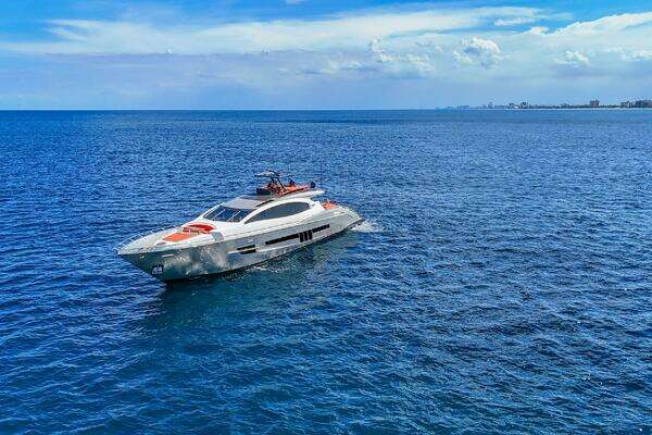 2010 Lazzara Yachts 92