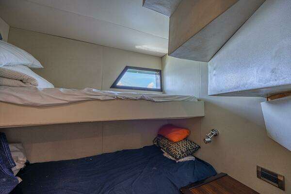 2010 Lazzara Yachts 92