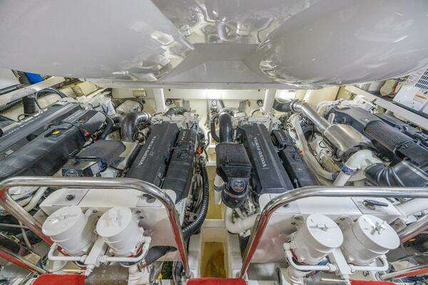 2010 Lazzara Yachts 92