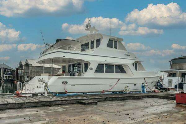 70-ft-President-2005-Skylounge-Folie Deux Vancouver British Columbia Canada  yacht for sale
