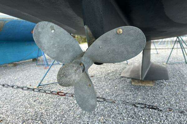 Photo of the 2003 Catalina 350 "Misty Blue"