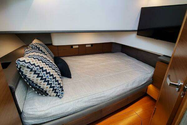 2021 Tiara Yachts 38