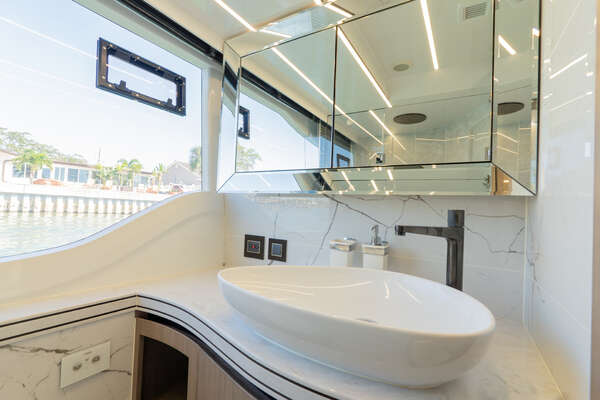 Galeon 560 FLY Yacht For Sale