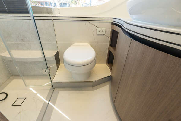 Galeon 560 FLY Yacht For Sale