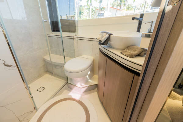 Galeon 560 FLY Yacht For Sale