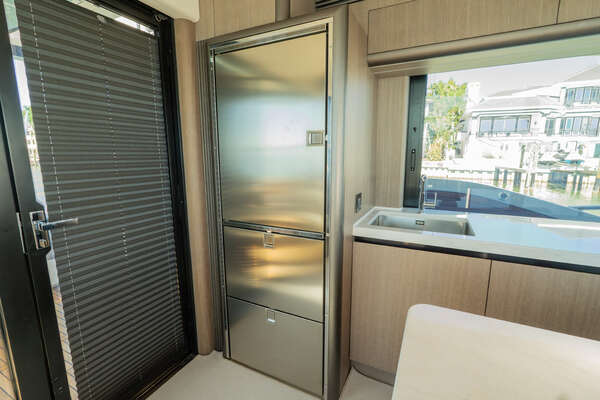 Galeon 560 FLY Yacht For Sale