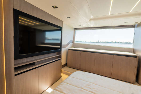 Galeon 560 FLY Yacht For Sale