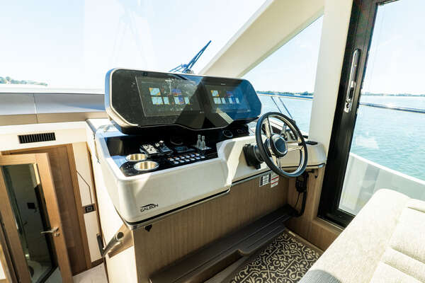 Galeon 560 FLY Yacht For Sale