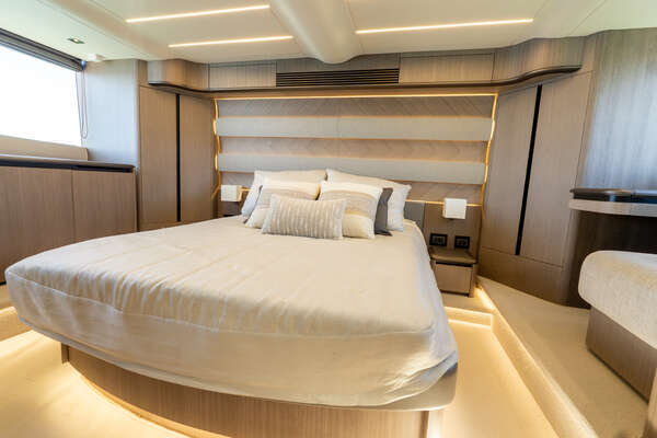 Galeon 560 FLY Yacht For Sale