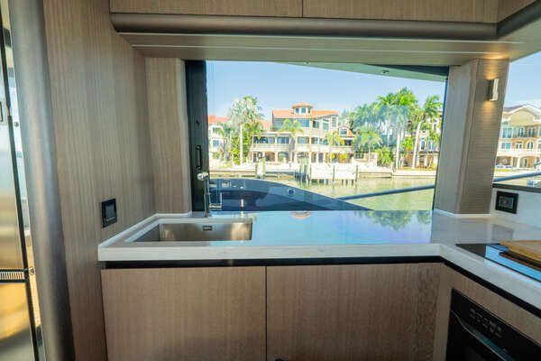 Galeon 560 FLY Yacht For Sale