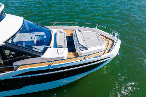 Galeon 560 FLY Yacht For Sale