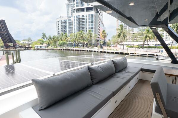 Alva OE 54 Flybridge Sofa Seating