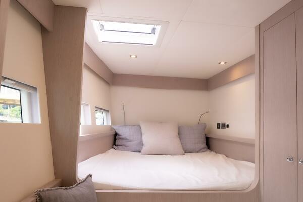 Alva OE 54 Port Forward Cabin Bed