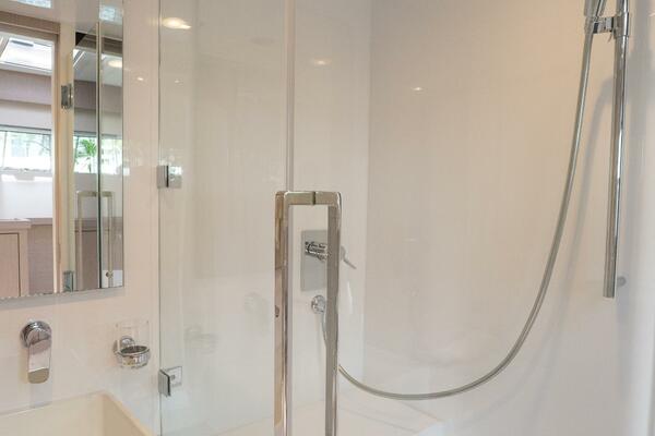 Alva OE 54 Port Aft Shower