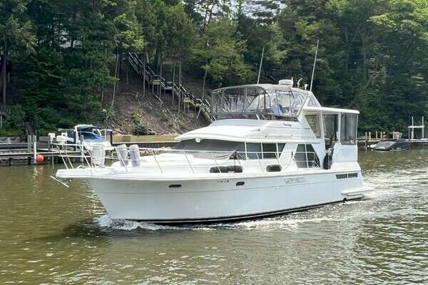 44-ft-Carver-1997-445 Aft Cabin Motor Yacht-Holland Michigan United States yacht for sale