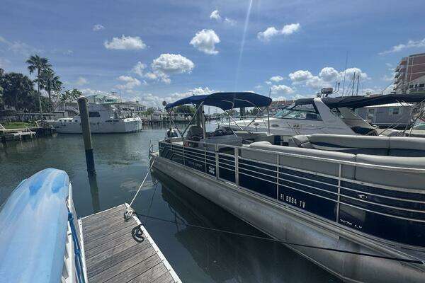 Photo of the 2021 Leisure Kraft Prestige 2635 LX Tri-Toon