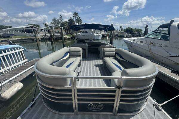 26-ft-Leisurecraft-2021-Prestige 2635 LX Tri-Toon-Treasure Island Florida United States yacht for sale