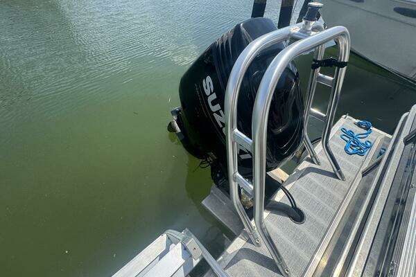 Photo of the 2021 Leisure Kraft Prestige 2635 LX Tri-Toon