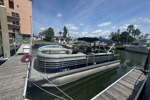 Photo of the 2021 Leisure Kraft Prestige 2635 LX Tri-Toon