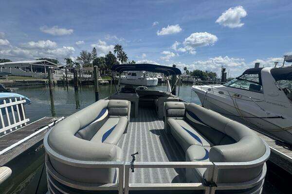 Photo of the 2021 Leisure Kraft Prestige 2635 LX Tri-Toon