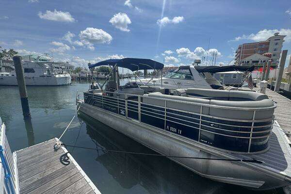 Photo of the 2021 Leisure Kraft Prestige 2635 LX Tri-Toon