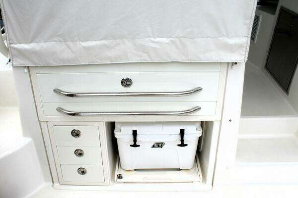 2017 Boston Whaler 35