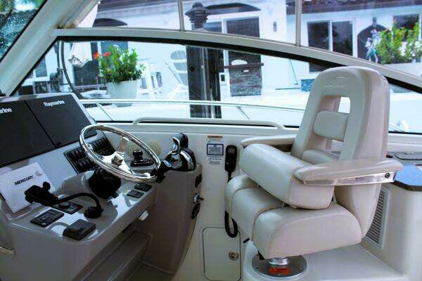 2017 Boston Whaler 35