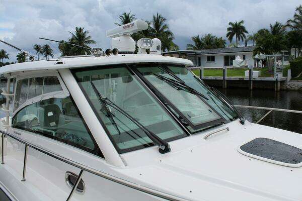 2017 Boston Whaler 35