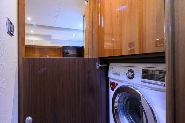 TIGHT SQUEEZE 64ft Princess Yacht For Sale