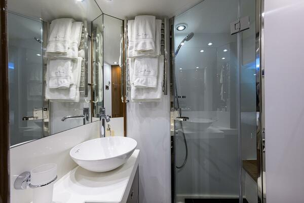 TIGHT SQUEEZE 64ft Princess Yacht For Sale