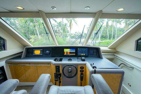 Lazzara Yachts 80 Cockpit Motoryacht Yacht For Sale