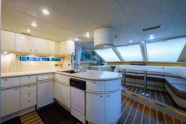Lazzara Yachts 80 Cockpit Motoryacht Yacht For Sale