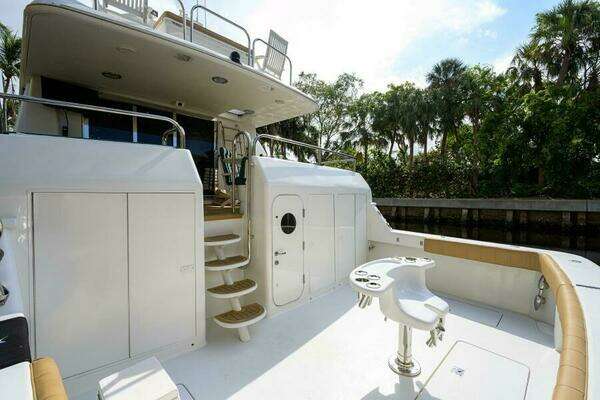 Lazzara Yachts 80 Cockpit Motoryacht Yacht For Sale