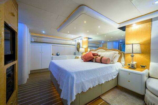 Lazzara Yachts 80 Cockpit Motoryacht Yacht For Sale