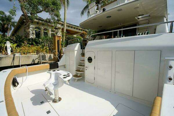 Lazzara Yachts 80 Cockpit Motoryacht Yacht For Sale