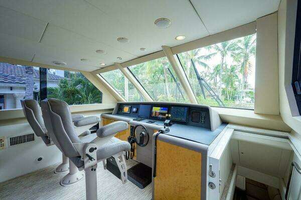 Lazzara Yachts 80 Cockpit Motoryacht Yacht For Sale