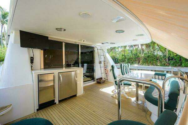 Lazzara Yachts 80 Cockpit Motoryacht Yacht For Sale
