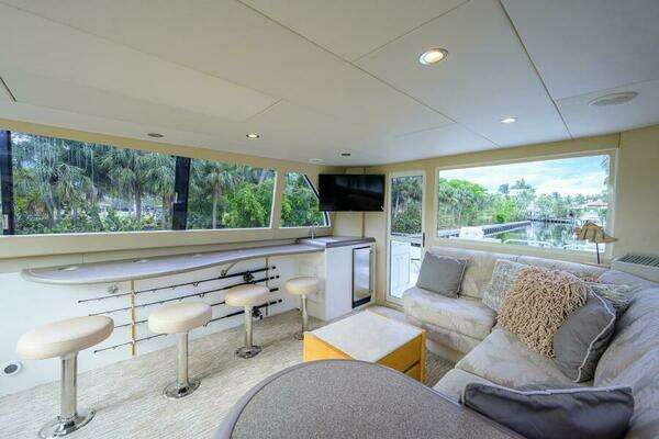 Lazzara Yachts 80 Cockpit Motoryacht Yacht For Sale