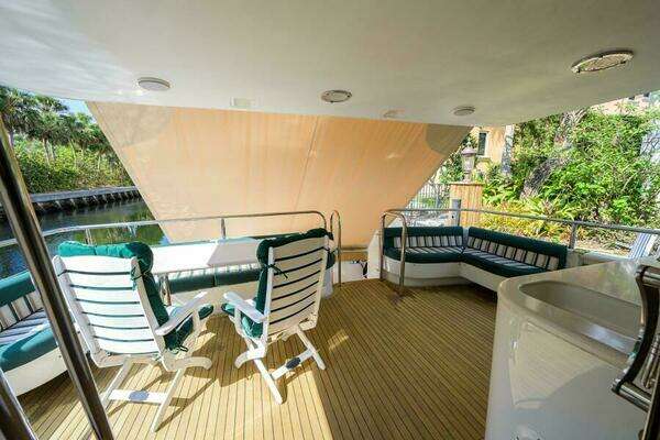 Lazzara Yachts 80 Cockpit Motoryacht Yacht For Sale