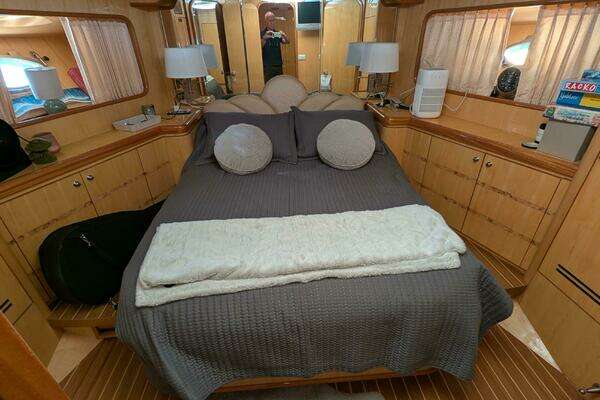 Johnson Motor Yacht Yacht For Sale