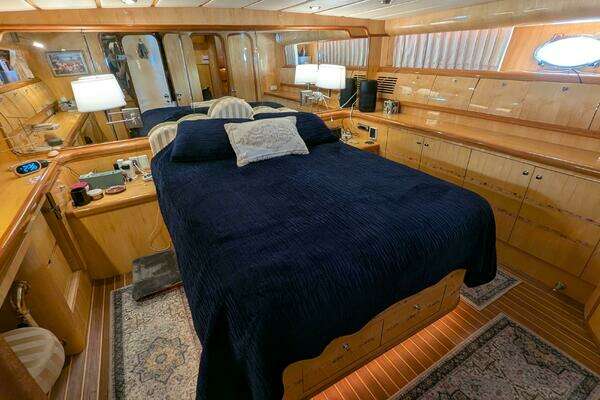 Johnson Motor Yacht Yacht For Sale