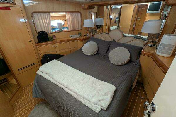 Johnson Motor Yacht Yacht For Sale