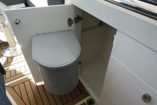 30ft Nimbus Yacht For Sale