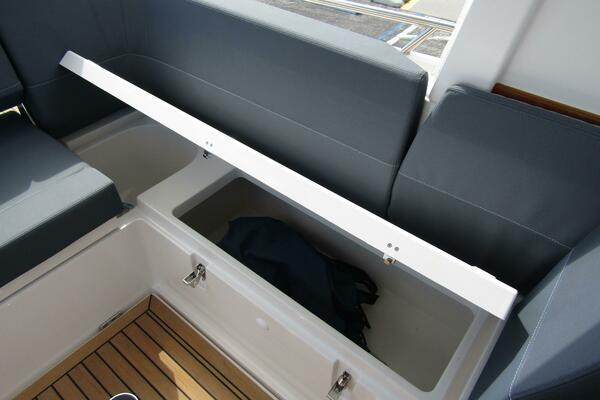 30ft Nimbus Yacht For Sale