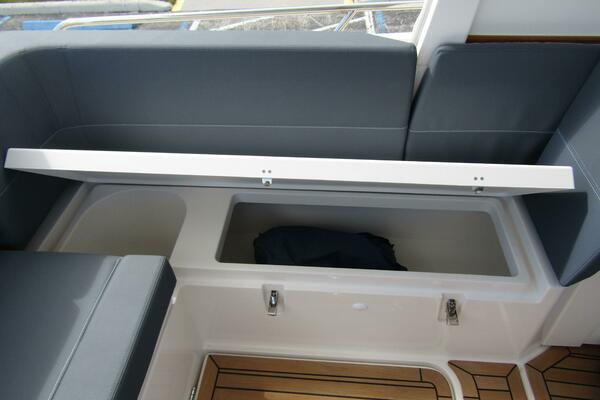 30ft Nimbus Yacht For Sale