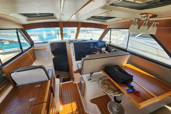 Photo of the 2020 Cutwater C-32 CB