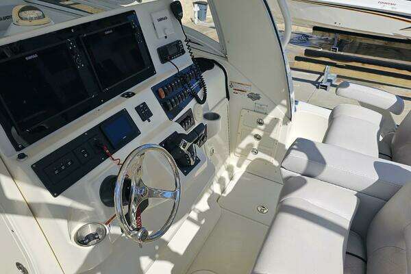 Hydra-Sports 3500 VX Repowered Yacht For Sale