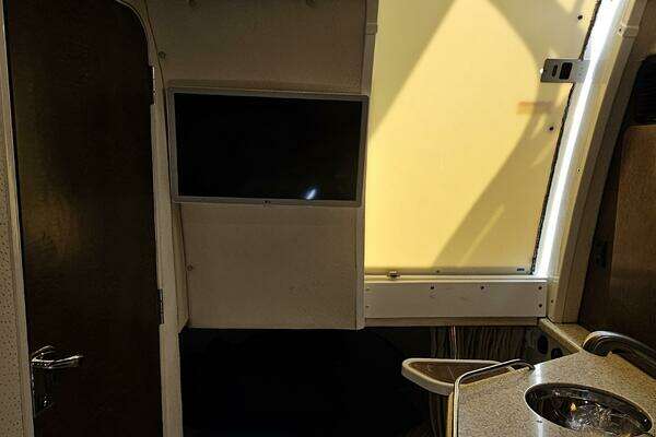 Hydra-Sports 3500 VX Repowered Yacht For Sale