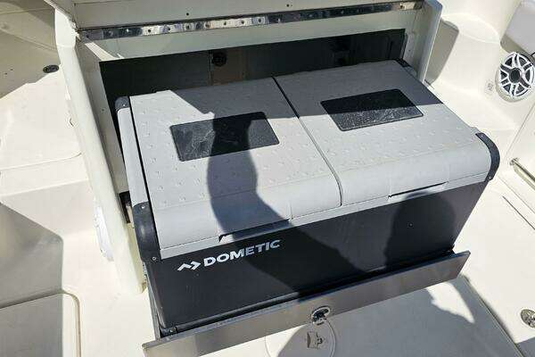 Hydra-Sports 3500 VX Repowered Yacht For Sale