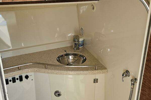 Hydra-Sports 3500 VX Repowered Yacht For Sale